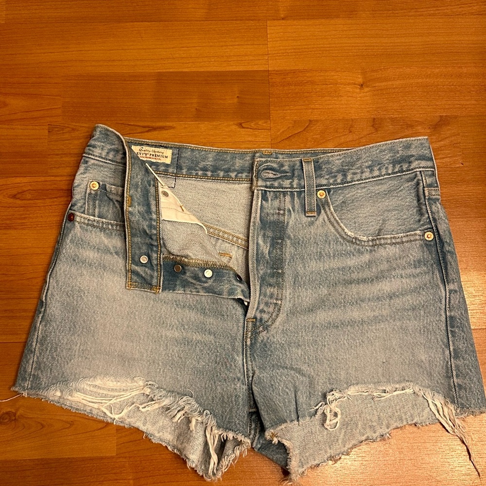 Levi’s 501 denim shorts , size 27 , mint condition , stunning!